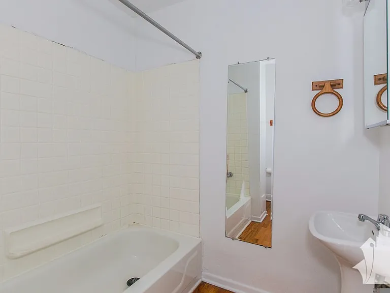 2317 N Southport Ave #CH3 — Photo 5