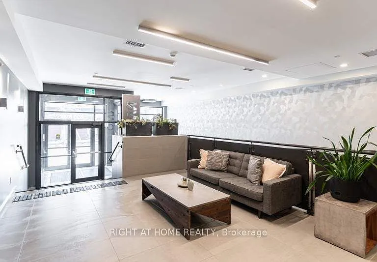 690 King St W #218 — Photo 23