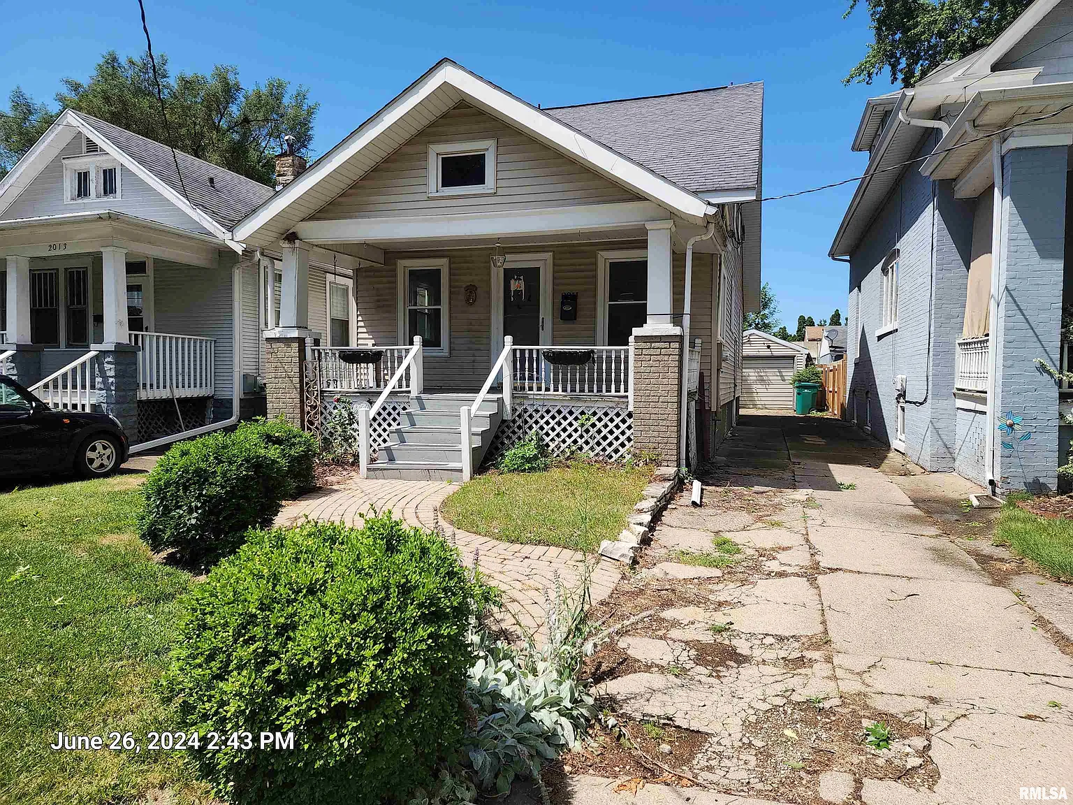 2011 W Laura Ave photo 1