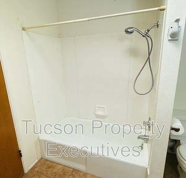 4239 E Lee St — Photo 8