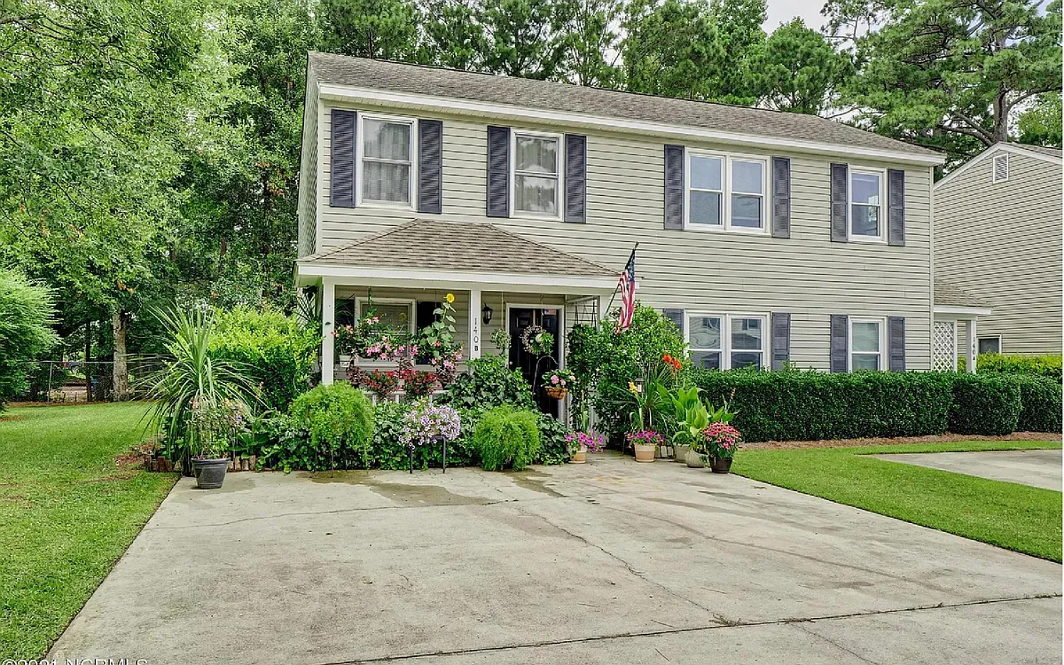 Building Photo - 140 Lullwater Dr #B