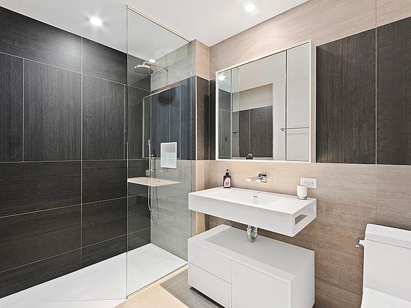5th image of 540 W 49th St APT 605N