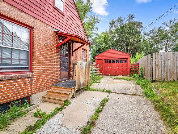 3rd image of 2808 Lawndale Ave