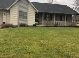 5665 Clover Ridge Dr, Lima, OH 45807