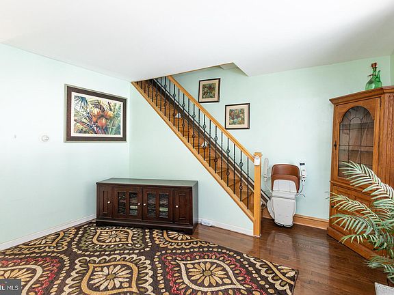 5th image of 2631 S Darien St