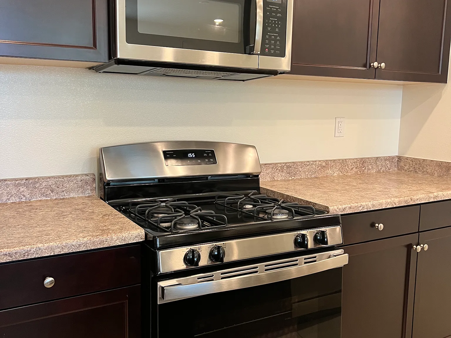 3 bed, 2.5 bath, 1477 sqft, $2,800 — Photo 2