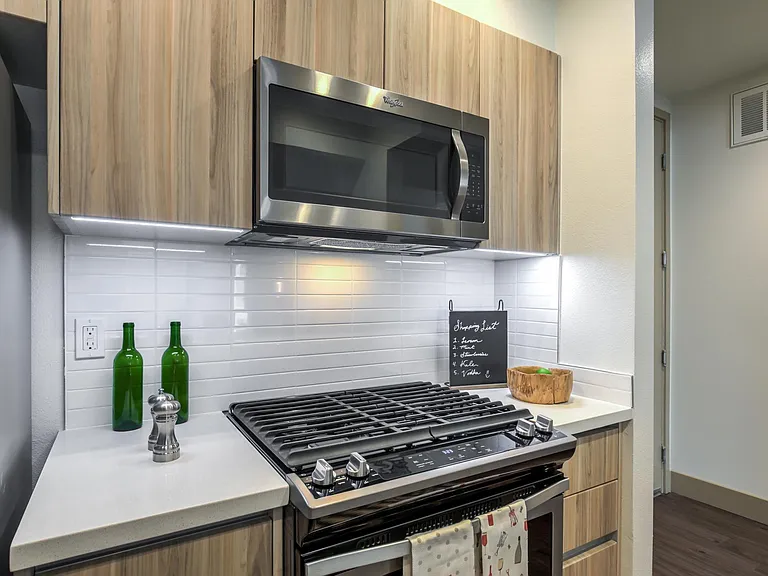 Living at Santa Monica — Photo 6