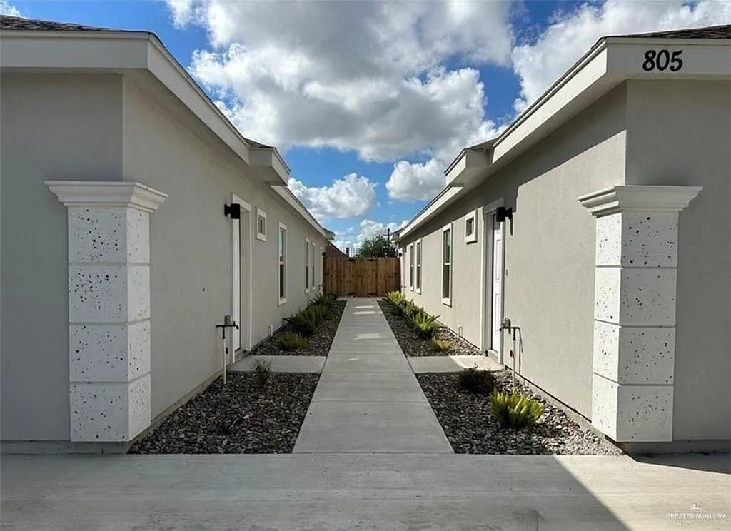 2 bed, 2.0 bath, 928 sqft, $1,050 — Photo 1
