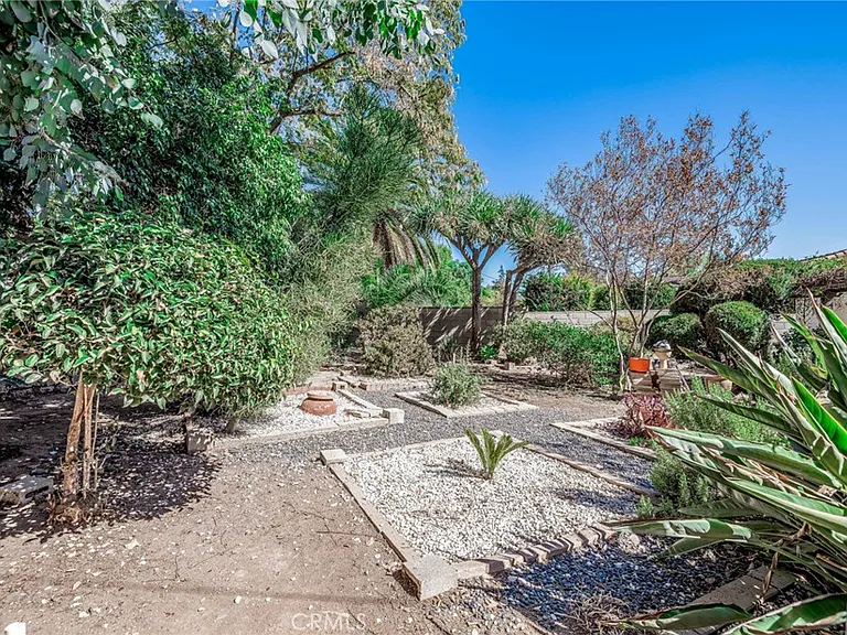 18349 Hiawatha St — Photo 34