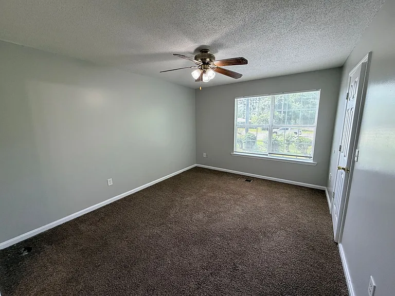 427 E Main St — Photo 11