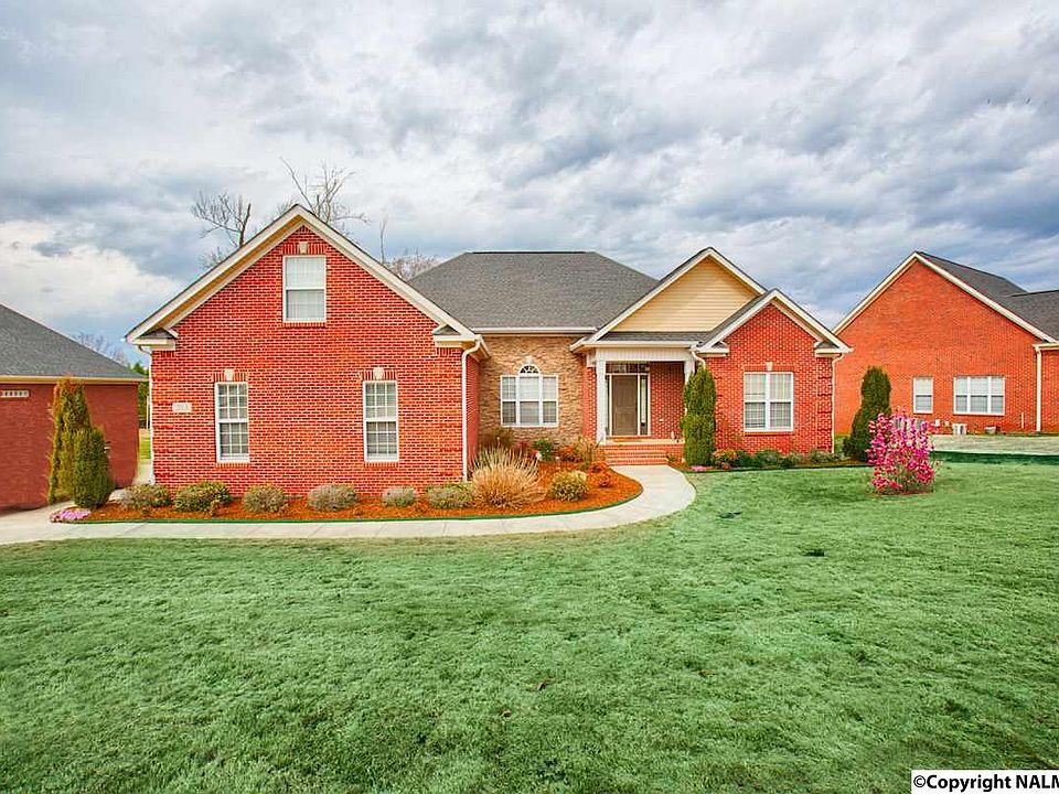 1st image of 213 Twin Lakes Dr