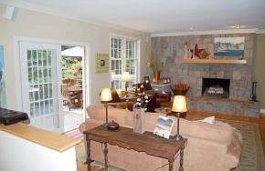 Familyroom out to deck