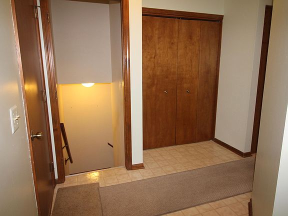 5th image of 928 Amberwood West Dr SW