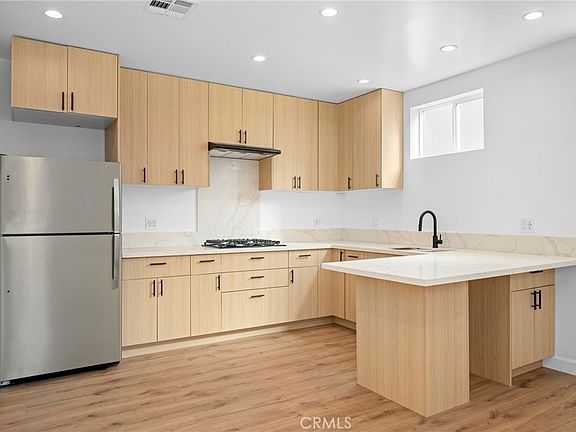 4th image of 14298 Van Nuys Blvd #14298