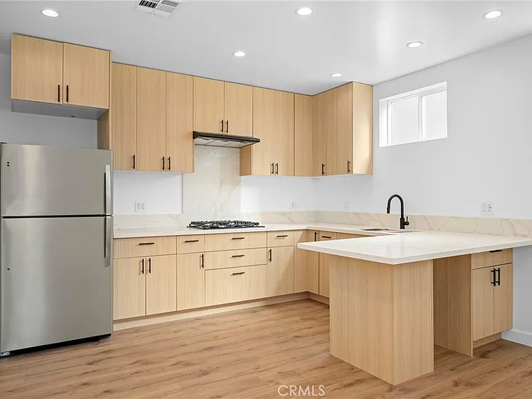 14298 Van Nuys Blvd — Photo 10
