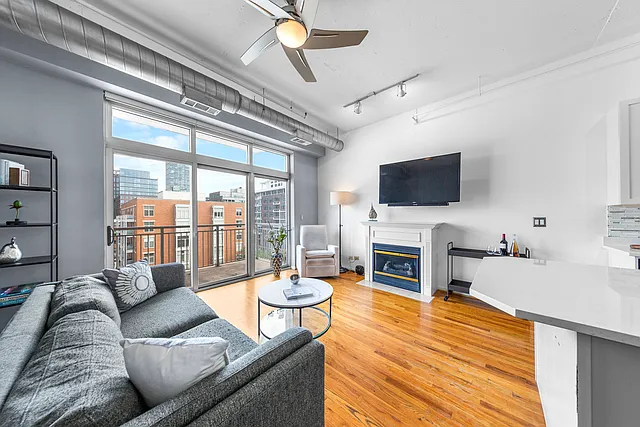 950 W Monroe St #616 — Photo 6