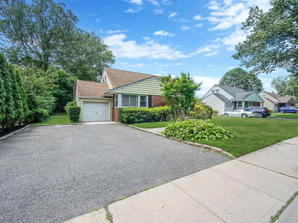 333 Sylvan Lane, Westbury, NY 11590