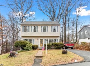 9 Papakating Rd, Hopatcong, NJ 07843