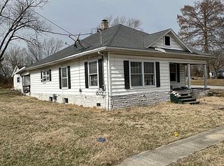 209 N Chestnut St, Christopher, IL 62822