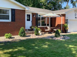 10 Creekside Dr, Orchard Park, NY 14127