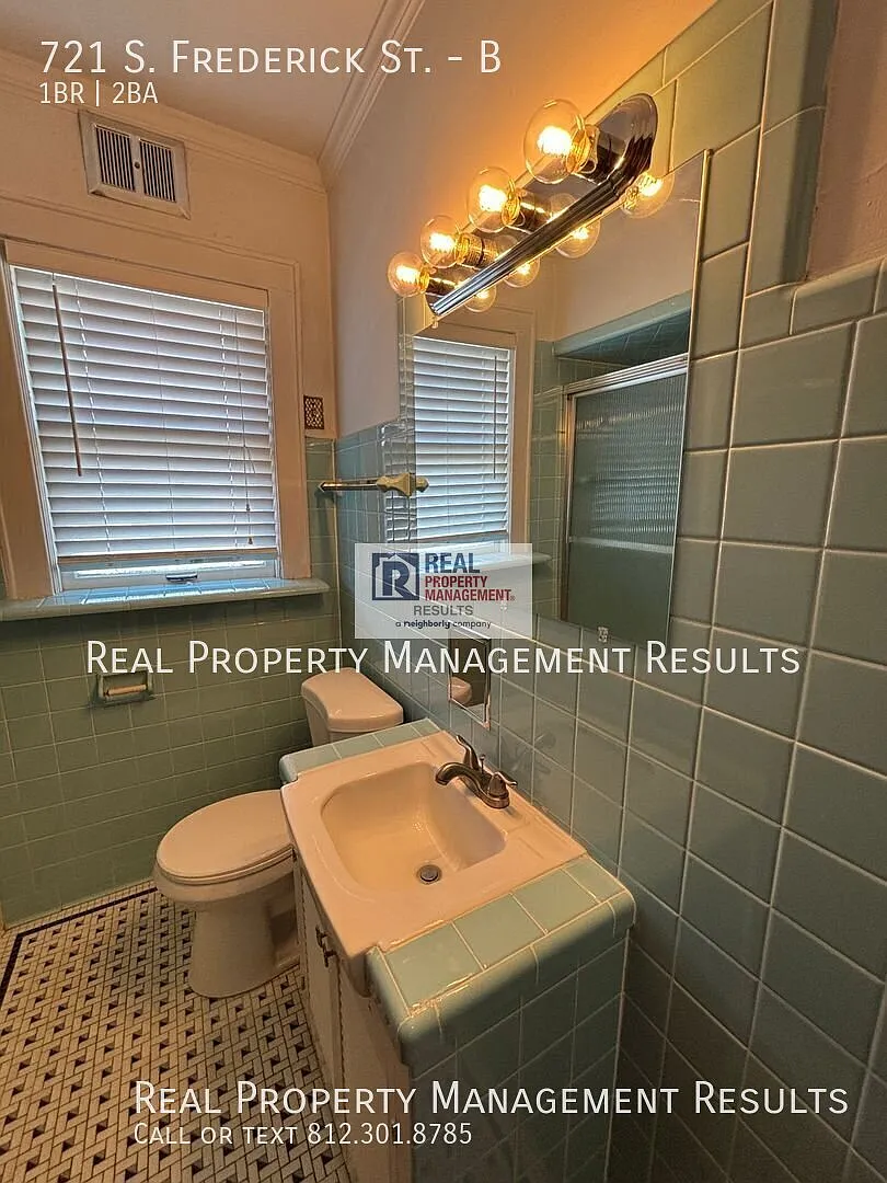 Vintage Charm Meets Modern Convenience Near UE — Photo 4