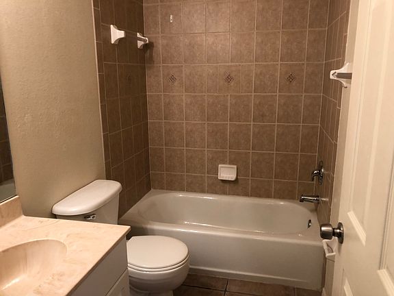 5th image of 1406 SE 24th Ave