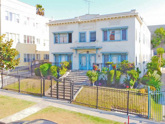 2nd image of 2826 Leeward Ave