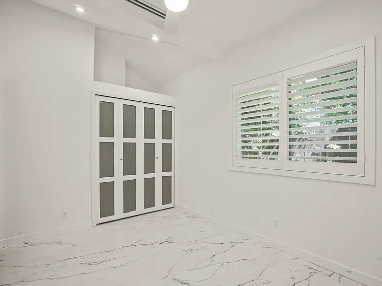 4230 Van Nuys Blvd — Photo 35