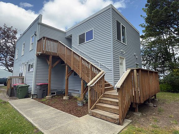 3rd image of 48 SE Anchor Ave APT 3
