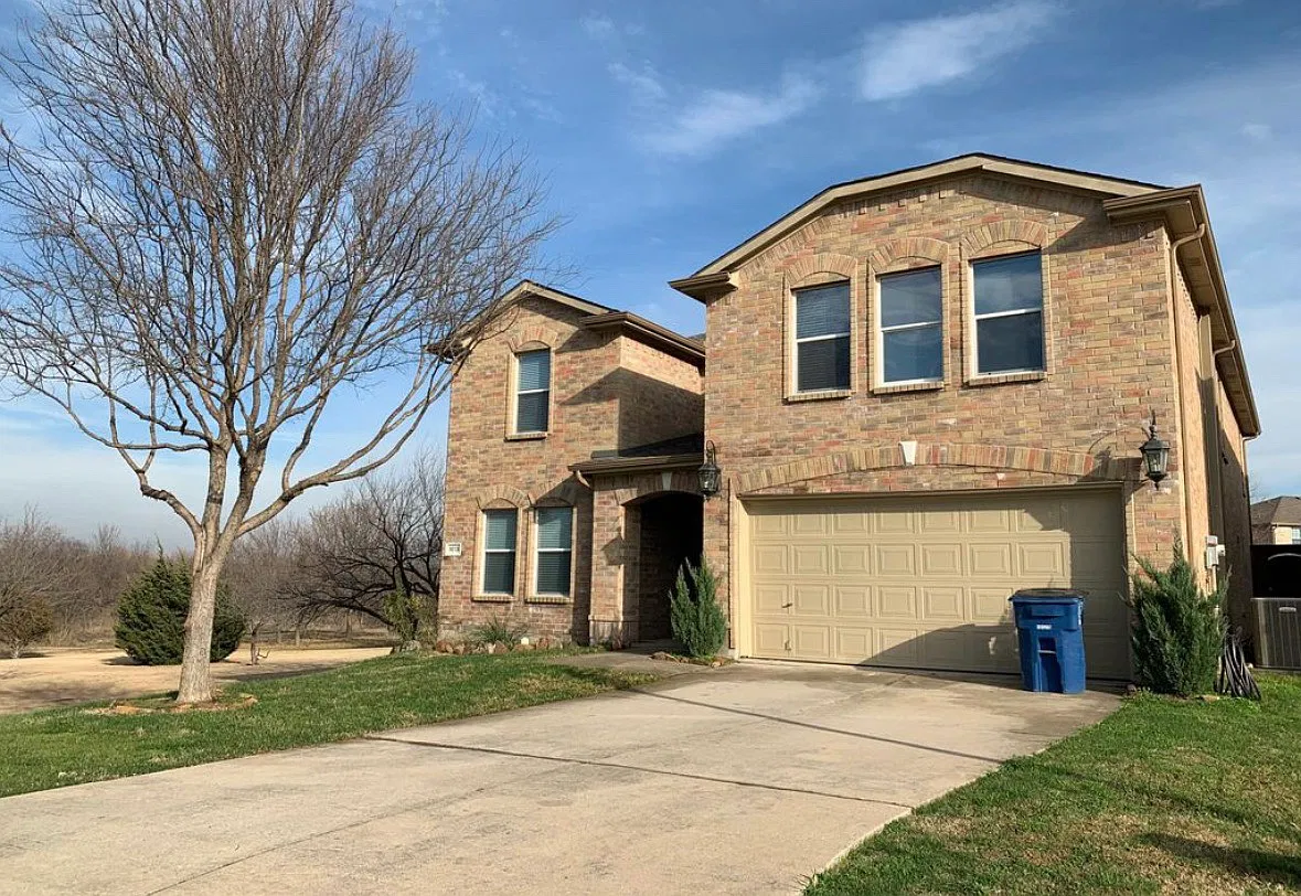 5 bed, 3991 sqft, $3,400 — Photo 1