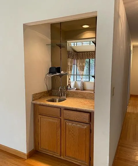 335 Live Oak Dr — Photo 6