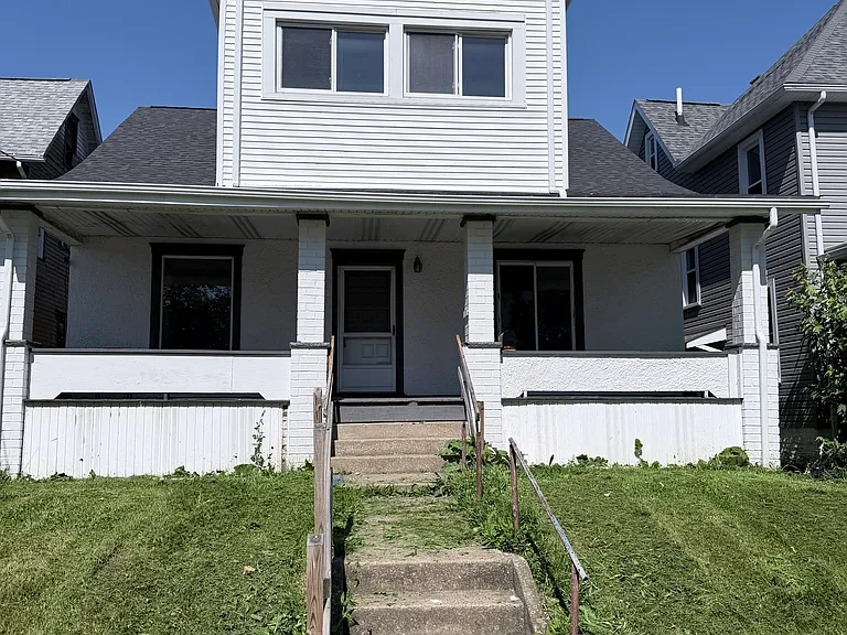 947 High Ave NW — Photo 1