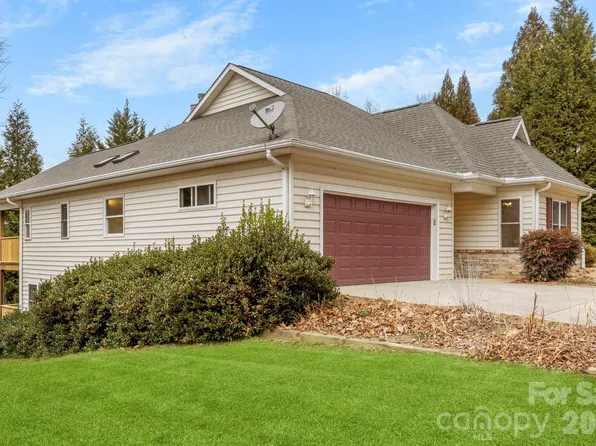242 Carriage Summitt Way, Hendersonville, NC 28791