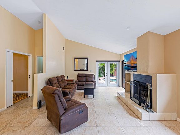 5th image of 601 SW 113th Avenue