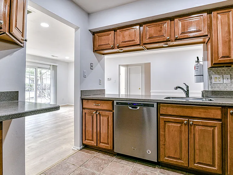 805 Harwood Ct #A — Photo 12