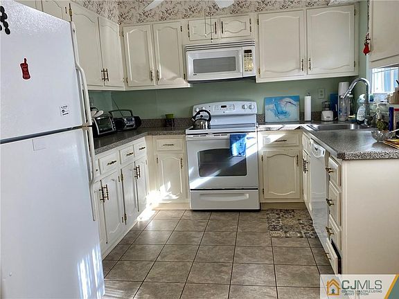 5th image of 0-114A Cambridge Cir