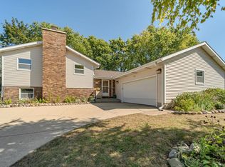 1041 Bluebird Ln, Union Grove, WI 53182