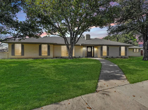 1704 Chisholm Trl, Pantego, TX 76013