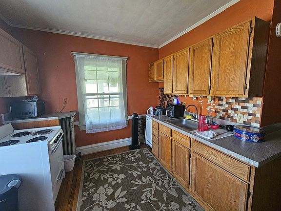 4th image of 306 S Jefferson St #C