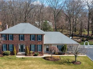 40 Lisa Marie Cir, Warwick, RI 02886