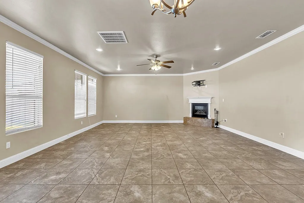 5 bed, 3.0 bath, 2629 sqft, $3,600 — Photo 3