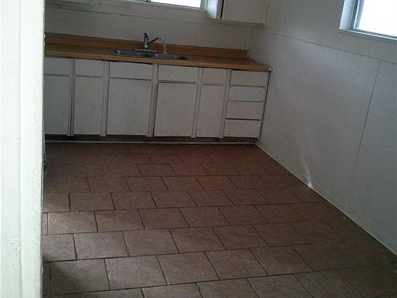 5th image of 2914 Lakeshore Dr