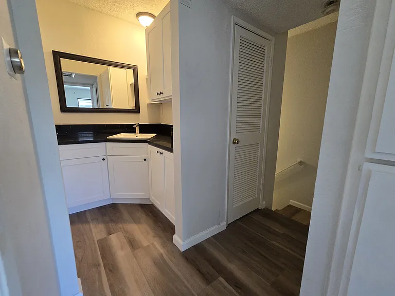 9047 Langdon Ave #15 — Photo 24