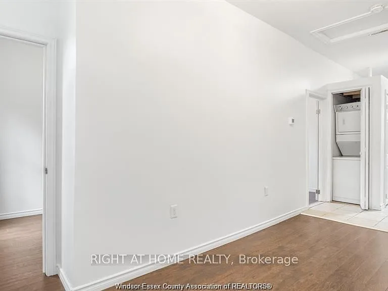 762 Aylmer Ave E — Photo 5