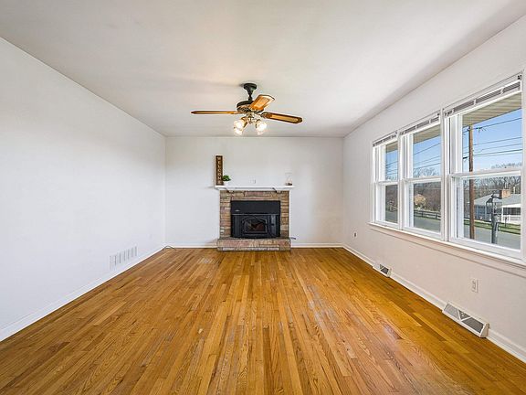 3rd image of 13 Ridgewood Dr