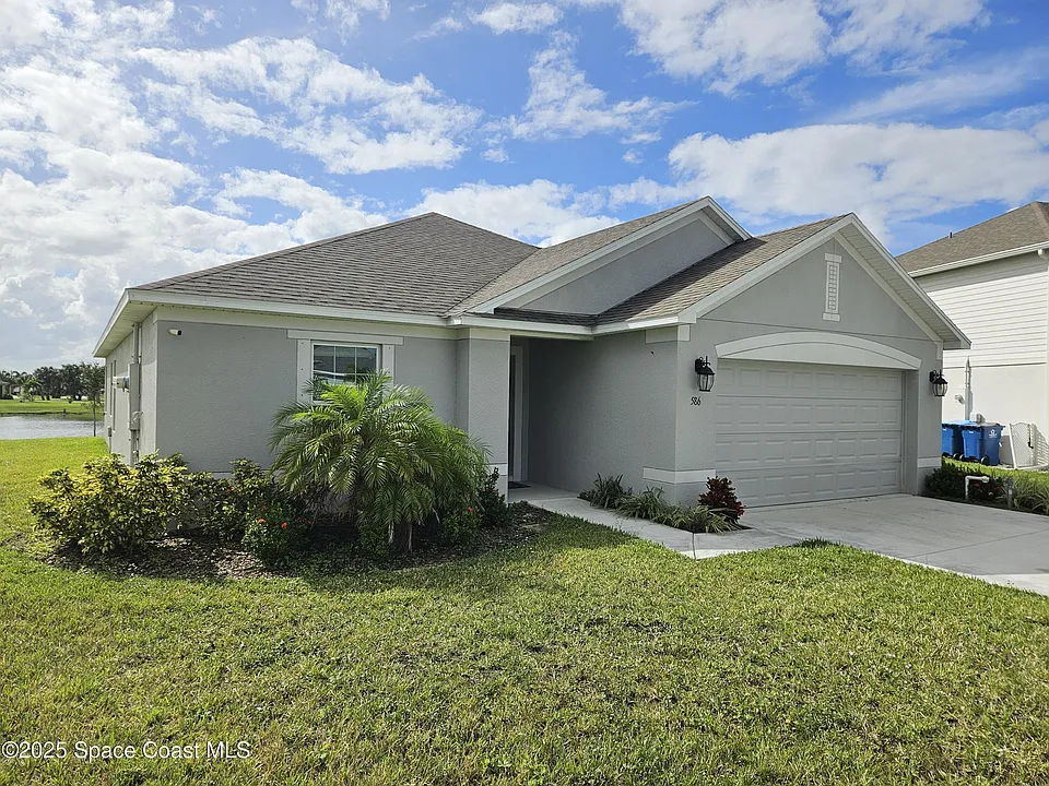 586 Cooper Ct SW