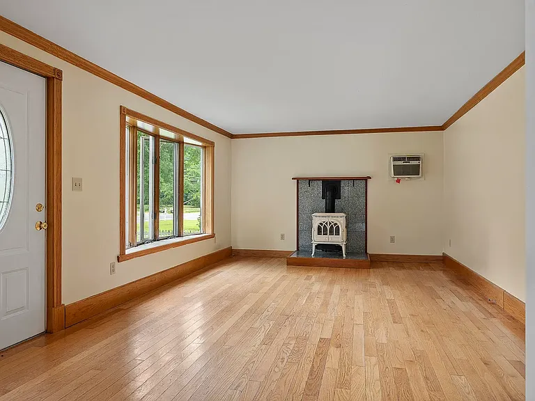 585 Walnut Hill Rd — Photo 15