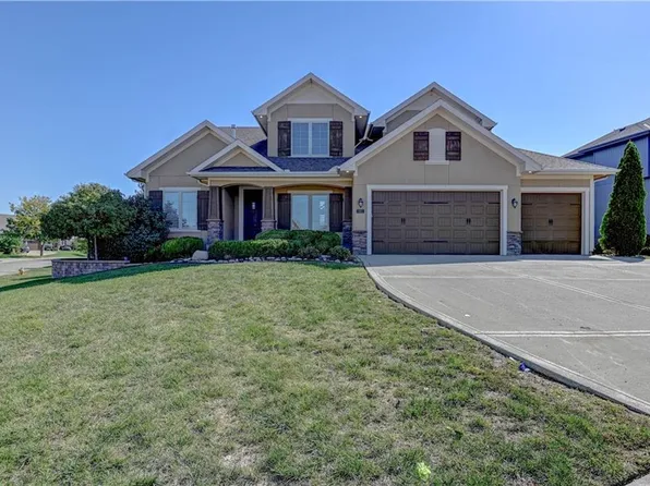 141 NW Whitman Dr, Lees Summit, MO 64081