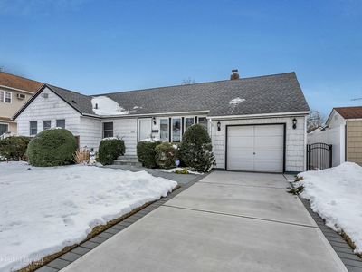 729 Van Buren Ave, East Meadow, NY, 11554