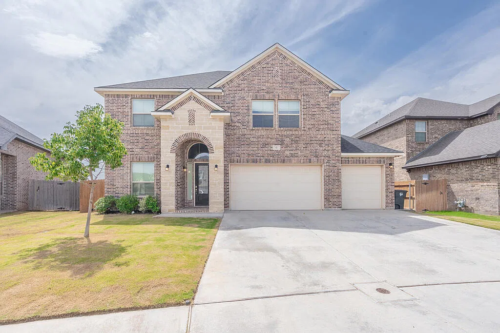 5 bed, 3.5 bath, 2936 sqft, $3,600 — Photo 1